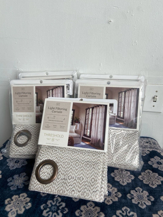 Light Filtering Diamond Weave Curtain – 54"x84"